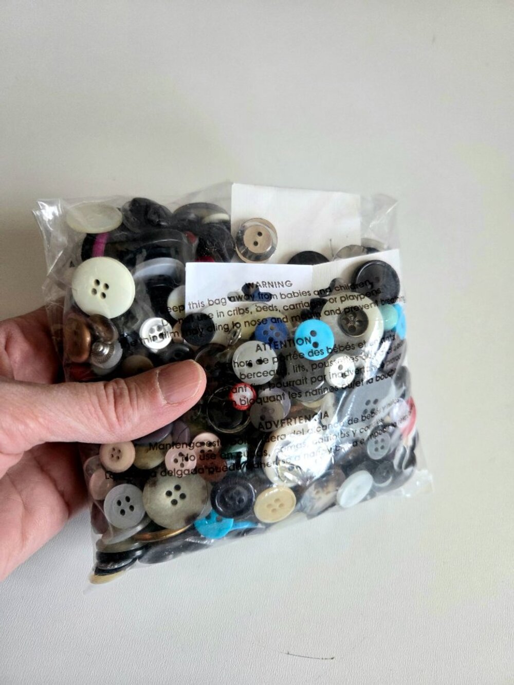 Lot of vintage buttons various sizes and colors. - Picture 7 of 7